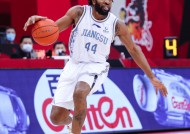 AG体育-波兰队奋勇作战，取胜欧锦赛中一战(波兰队欧洲杯)