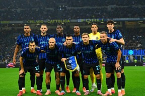 AG体育官网-包含阿贾克斯在客场大胜，保持领先优势的词条